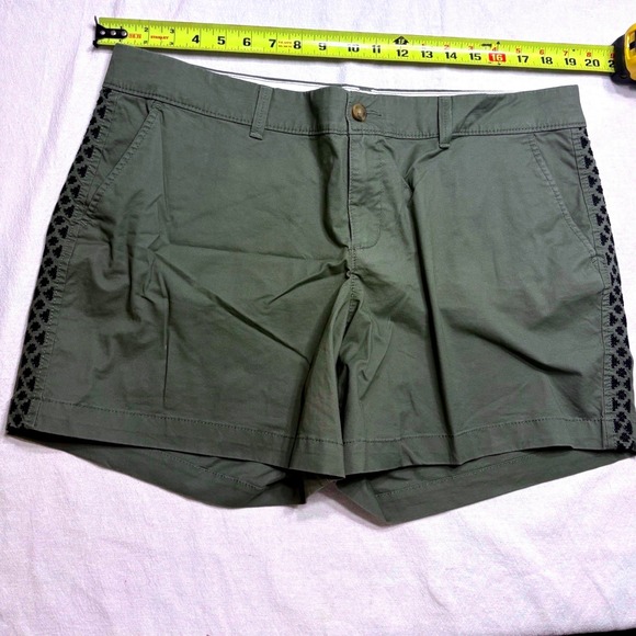 Old Navy Pants - Old Navy Womens Olive Green Embroidered Side Chino Shorts Size 14 Army Green